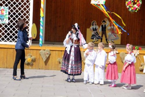 Věneček pro maminku – vystoupení MŠ