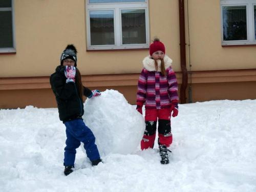 Sněhuláci ze 4. a 6.třídy