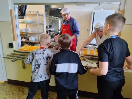 Apríl ve školní jídelně